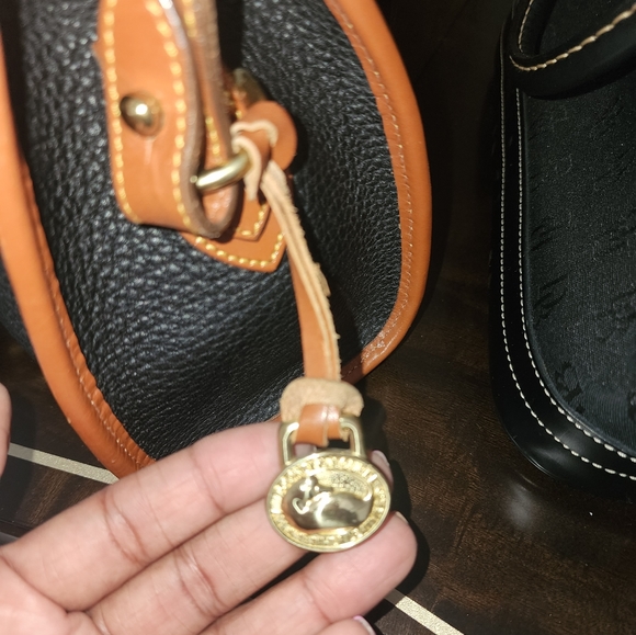 Vintage authentic in excellent condition, Dooney and Burke Pre-used - Picture 5 of 8